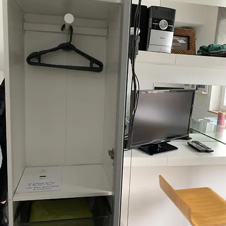 Micro-apartment In Seenaehe Fusslaeufig Zum See:)) דירה אוהנינגן